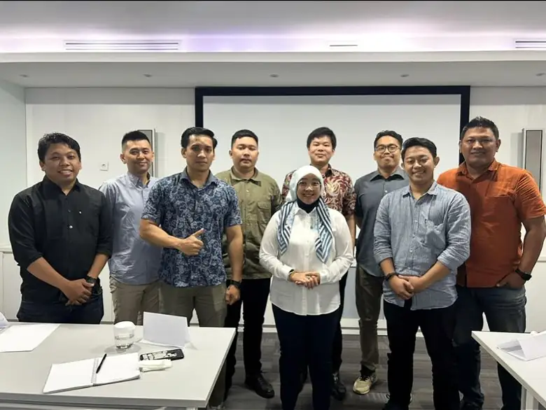 Foto bersama peserta kelas sales leader