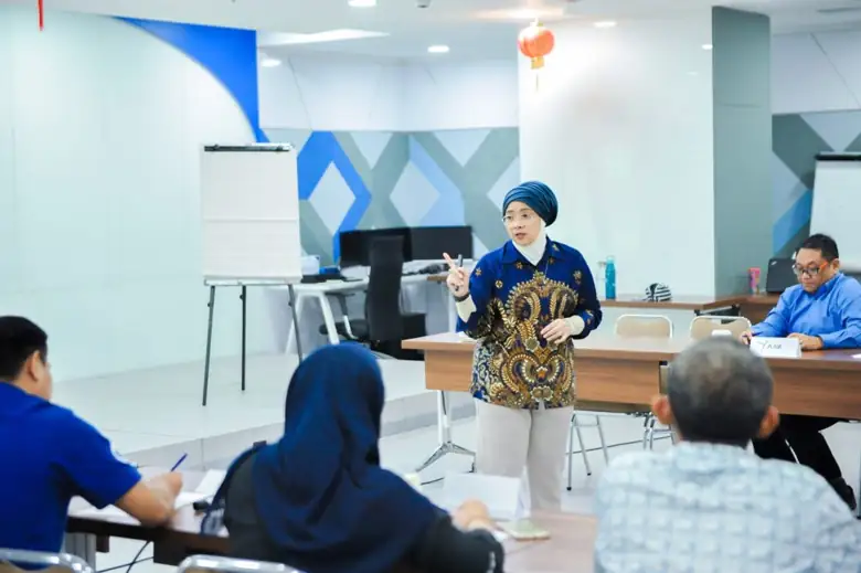 Pemaparan materi di kelas