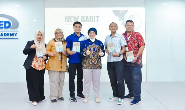 Peserta dengan buku Jurus Ampuh